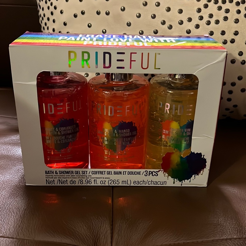 PRIDEFUL NWT 3 piece bath and shower gel gift set